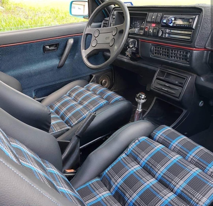 Фольксваген гольф 1 GTI салон