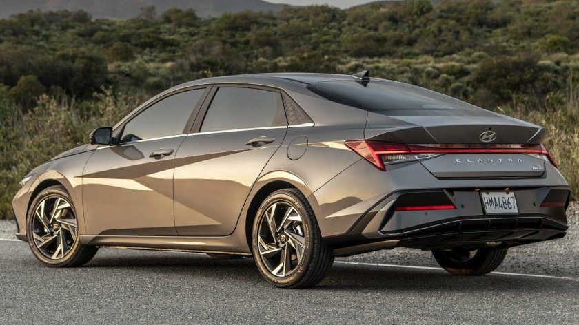Hyundai Elantra 2023