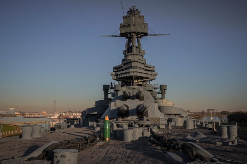 Скульптура корабль