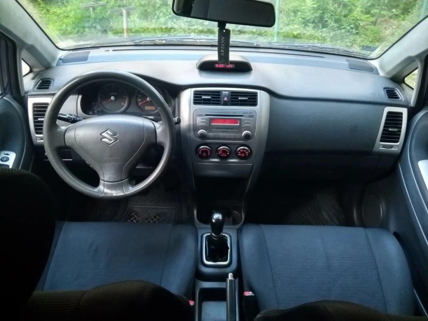 Suzuki Liana 2004 салон