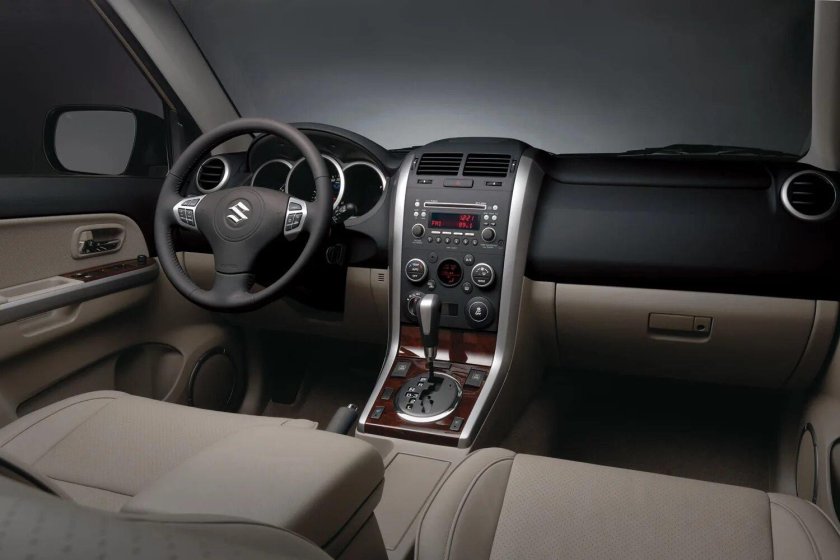 Suzuki Grand Vitara 2011 салон
