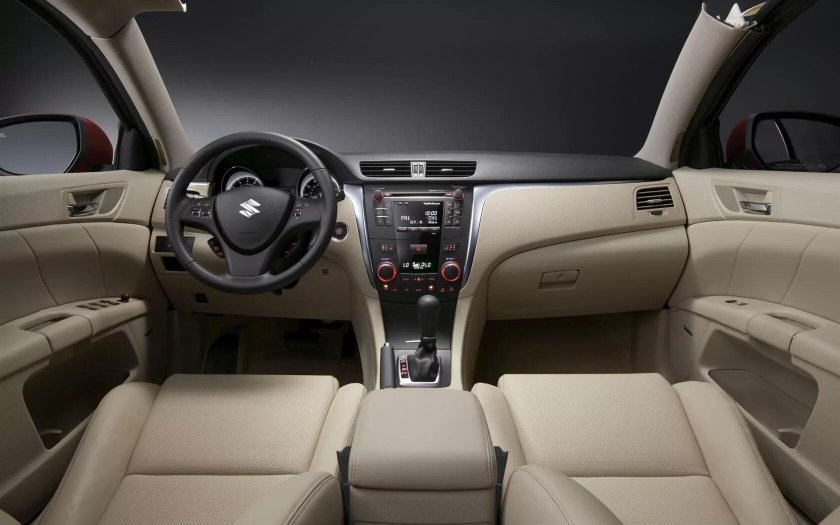 Suzuki седан Kizashi салон