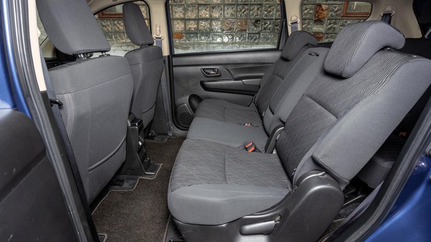 Suzuki ertiga салон