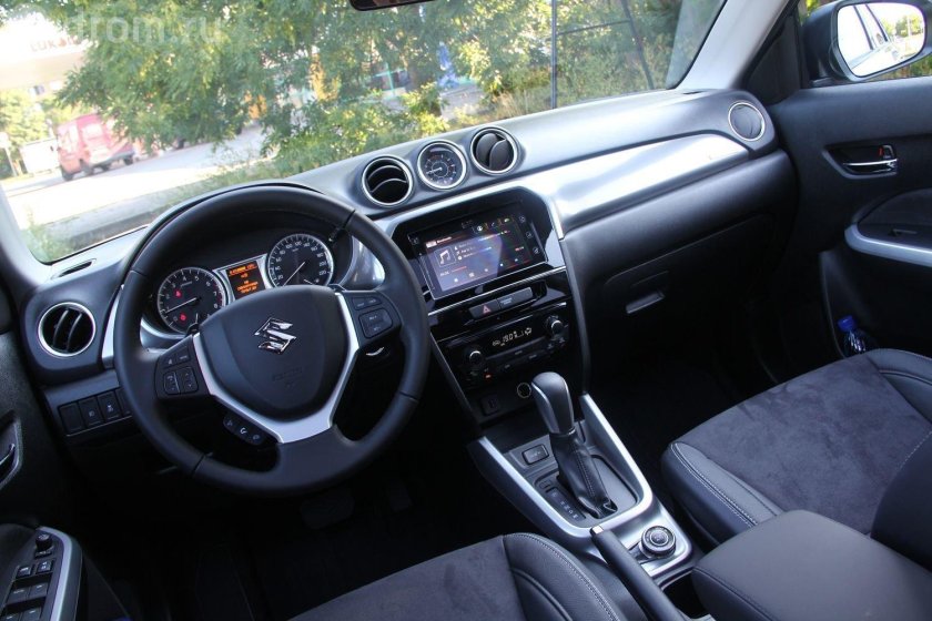 Suzuki Vitara 2018 салон