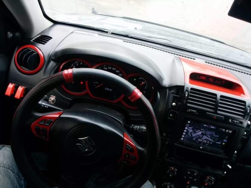 Тюнинг салона Сузуки Гранд Витара 2008