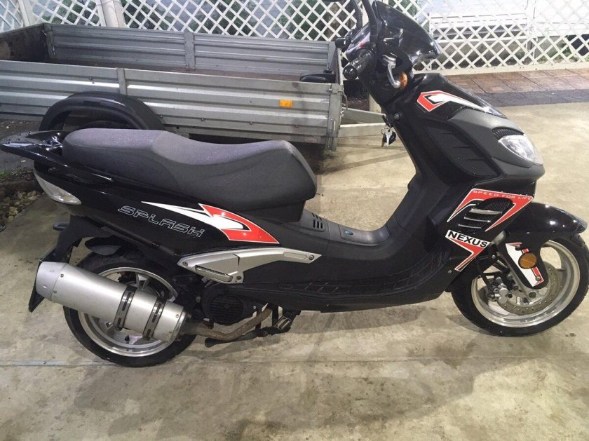 Скутер мопед