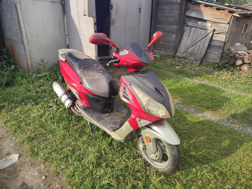 Скутер 150 кубов