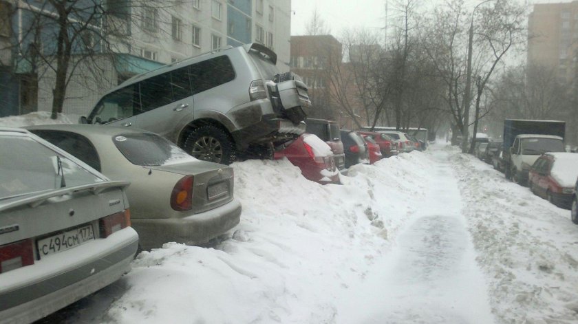 Парковка на сугробе