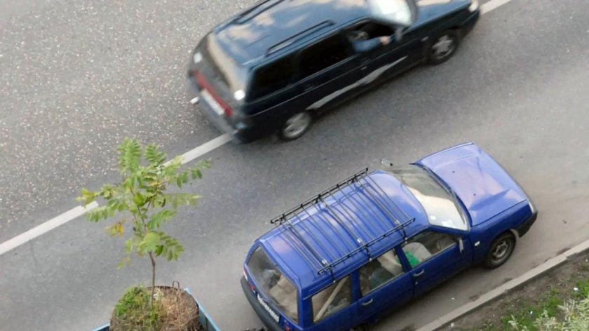 Объезд припаркованной машины