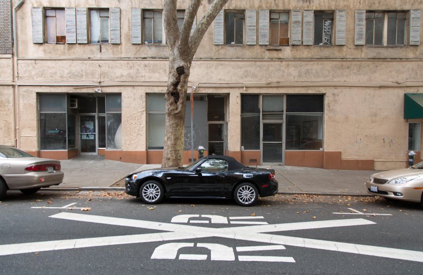 Здание автомобиль