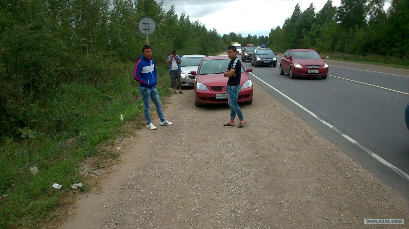 Автомобиль на обочине