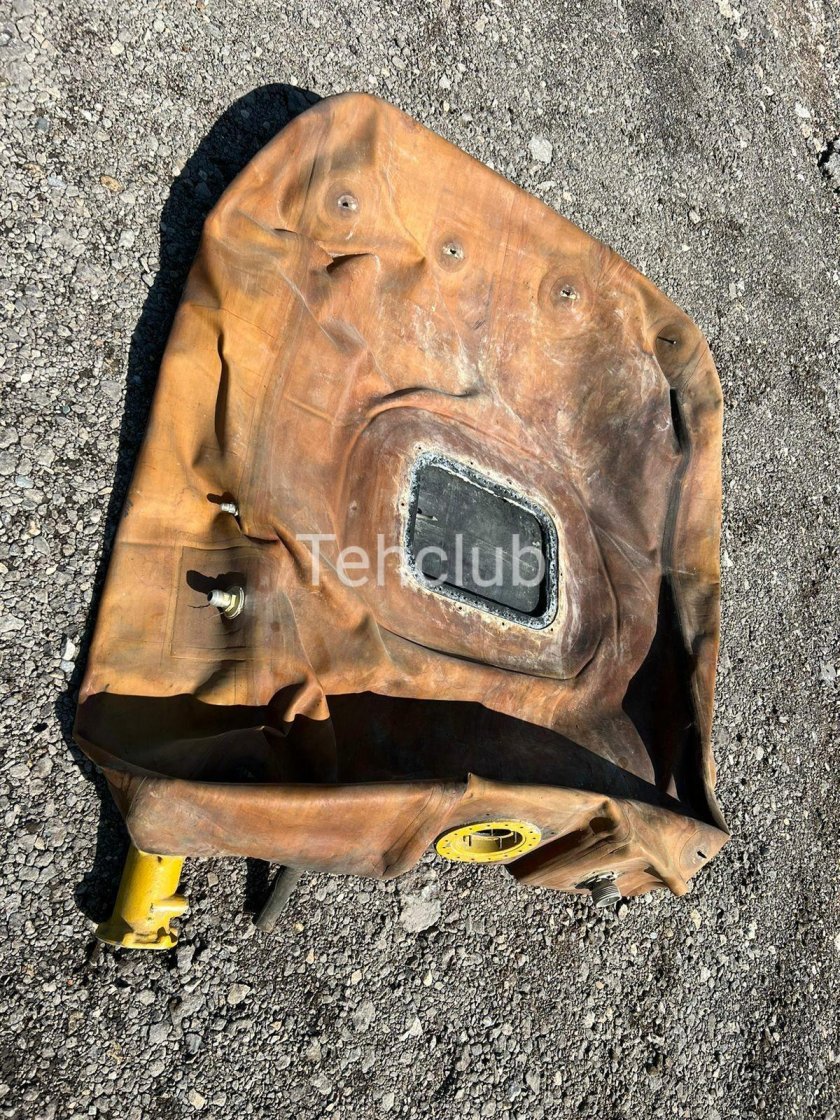 Где находится бензиновый бак