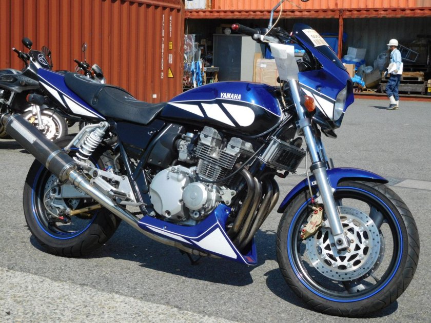 Yamaha XJR 400