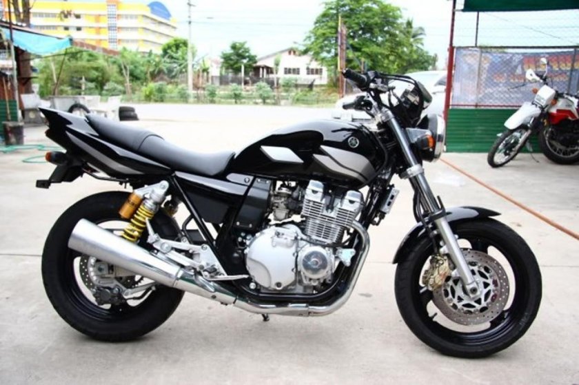 Yamaha XJR 400