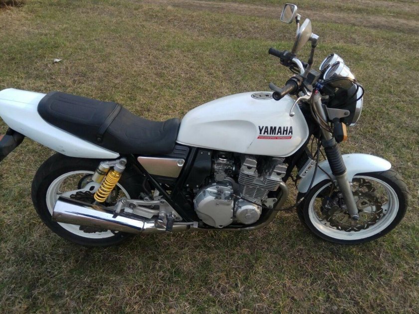 Yamaha XJR 400