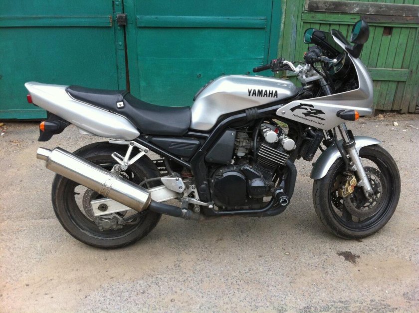 Yamaha FZ 400