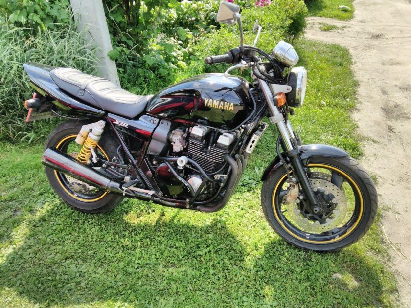 Ямаха XJR 400
