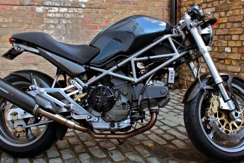 Ducati Monster 900