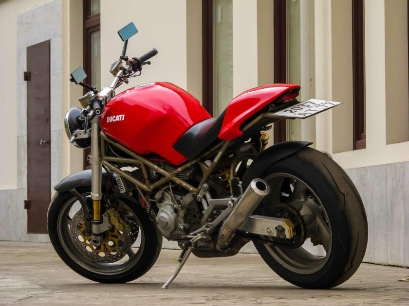 Ducati monster 900