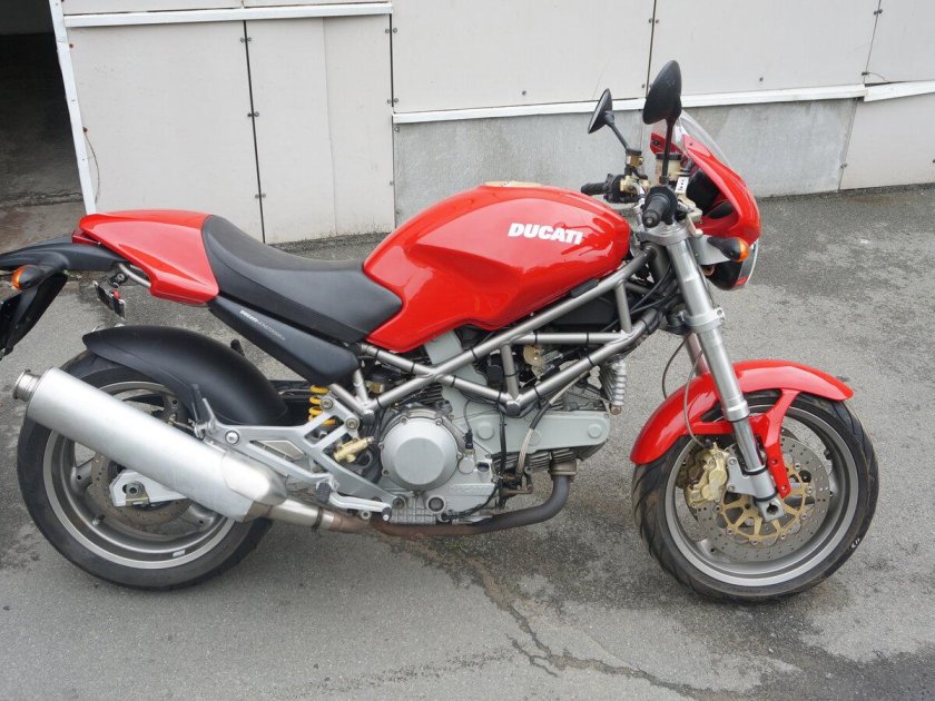 Мотоцикл Дукати монстр 900