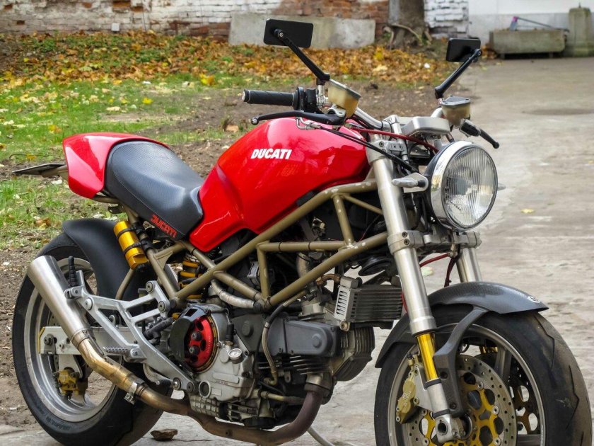 Ducati Monster 900