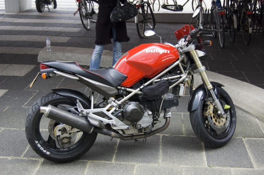 Ducati Monster 900