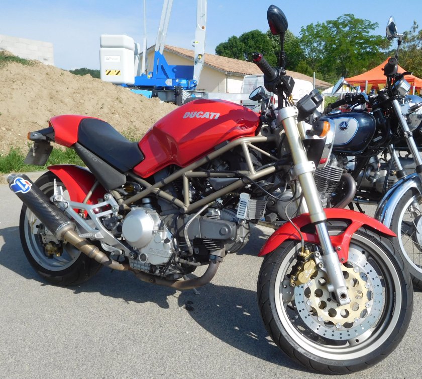 Дукати монстр 900