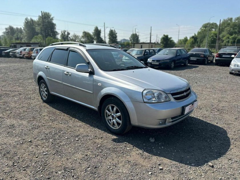 Шевроле Лачетти серебристая