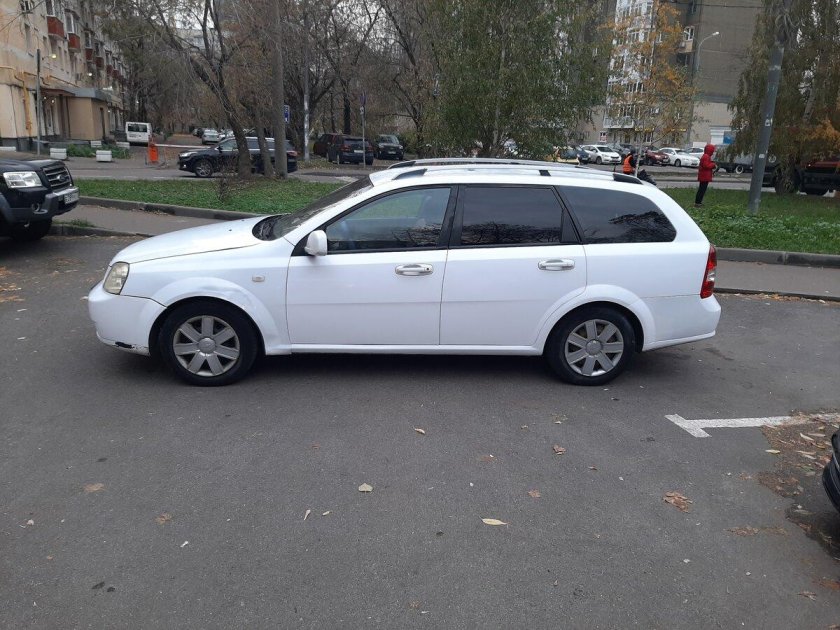 Лачетти универсал белый