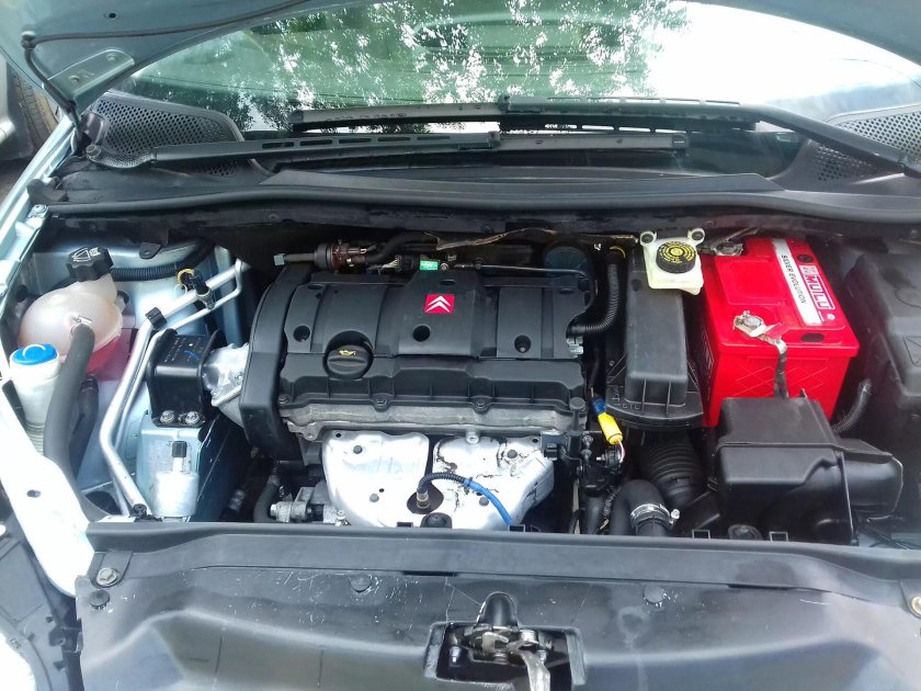 Citroen c4 подкапотка 2011