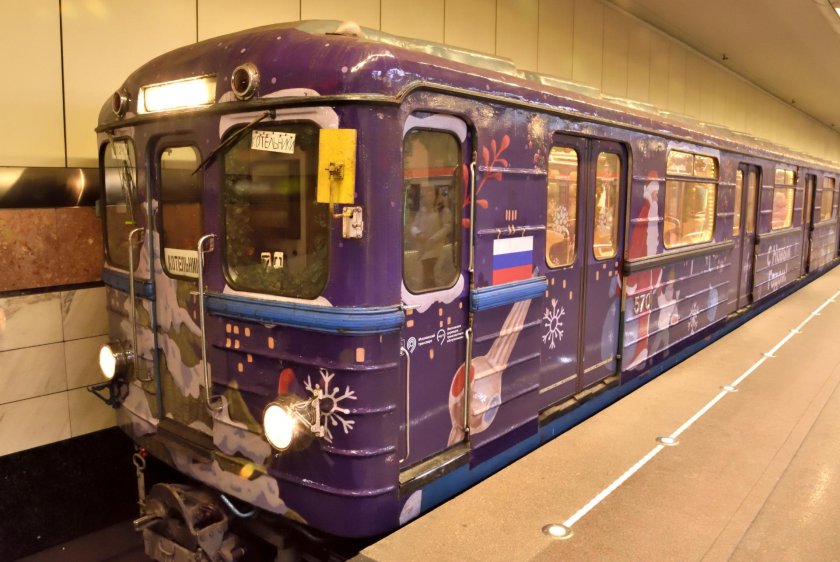 Лего метро с пятью вагонами