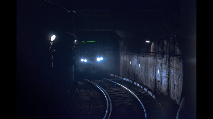 Метро вид из кабины в тоннеле