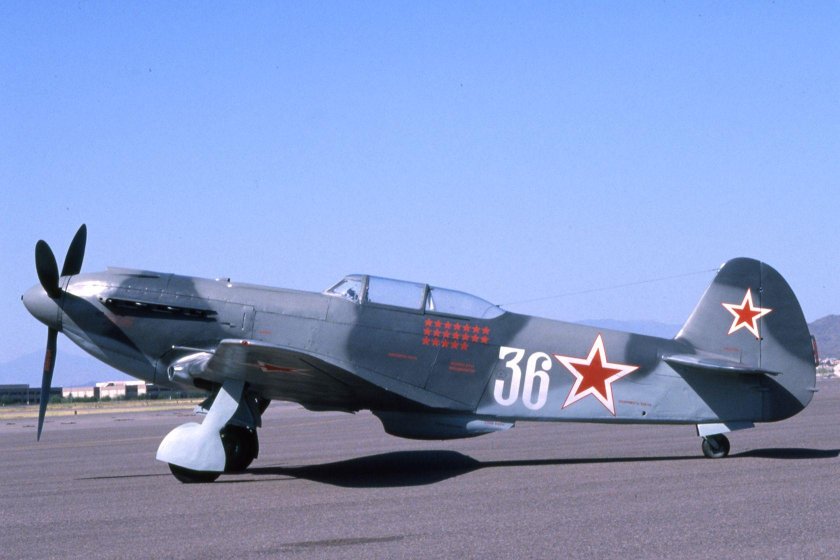 Самолет як-9п