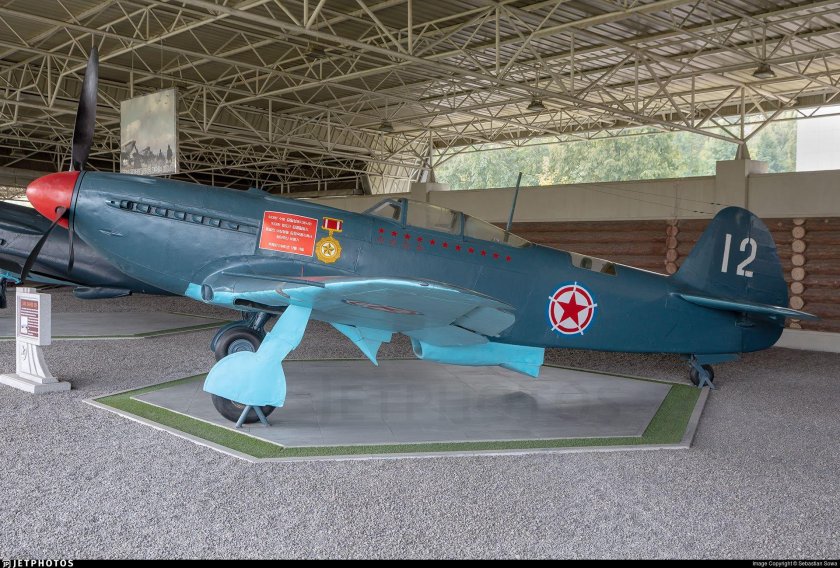 Як-9 истребитель