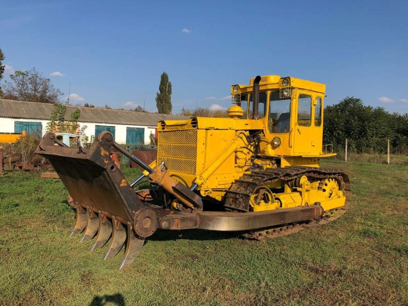 ЧТЗ трактор т-130