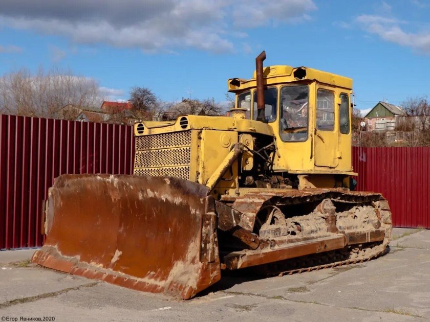 Бульдозер чтз т 130