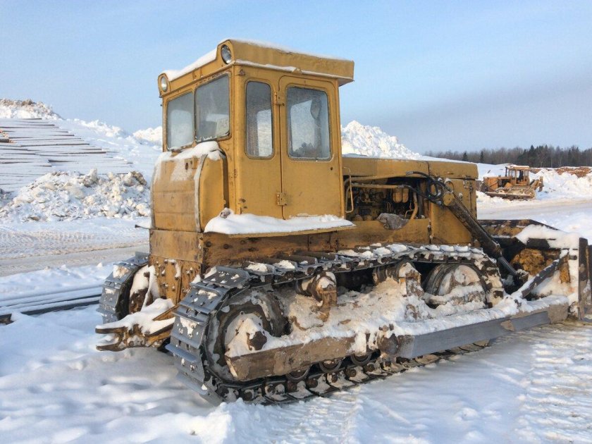 Т-130 трактор