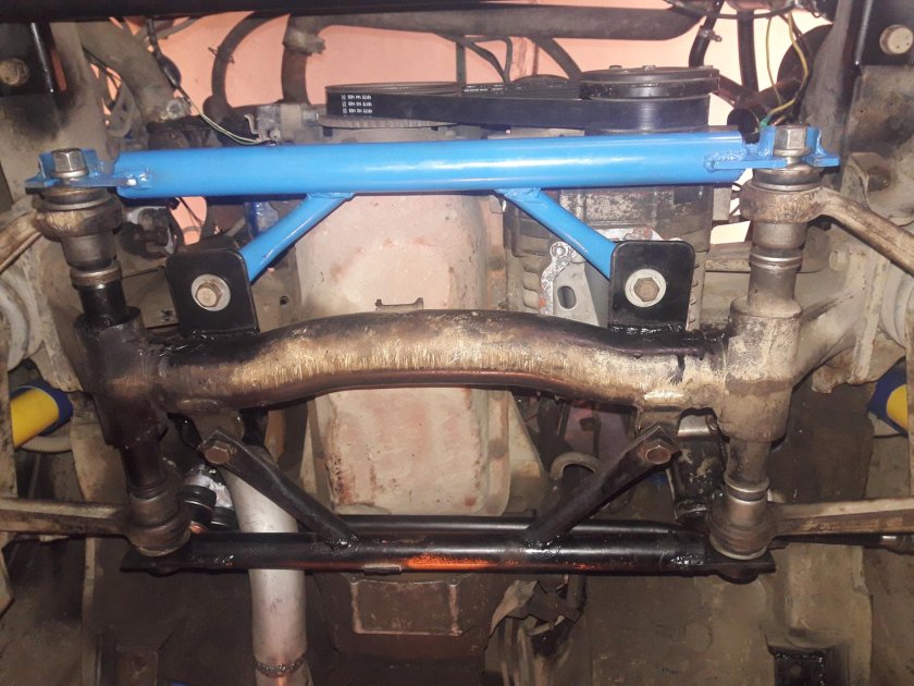 Распорка нижних рычагов Шевроле Нива