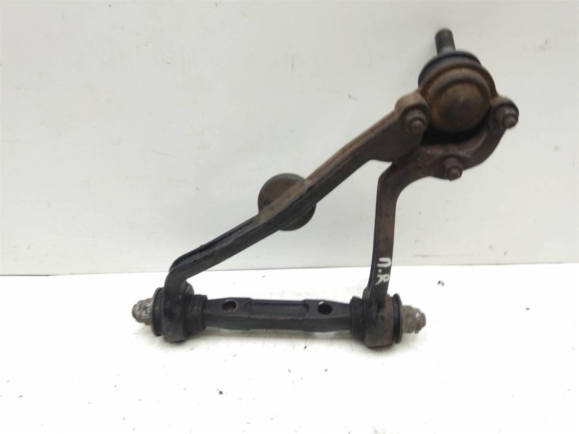 Передний рычаг Шевроле Нива