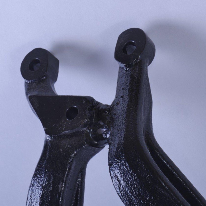 Нижний рычаг передней подвески Нива Шевроле