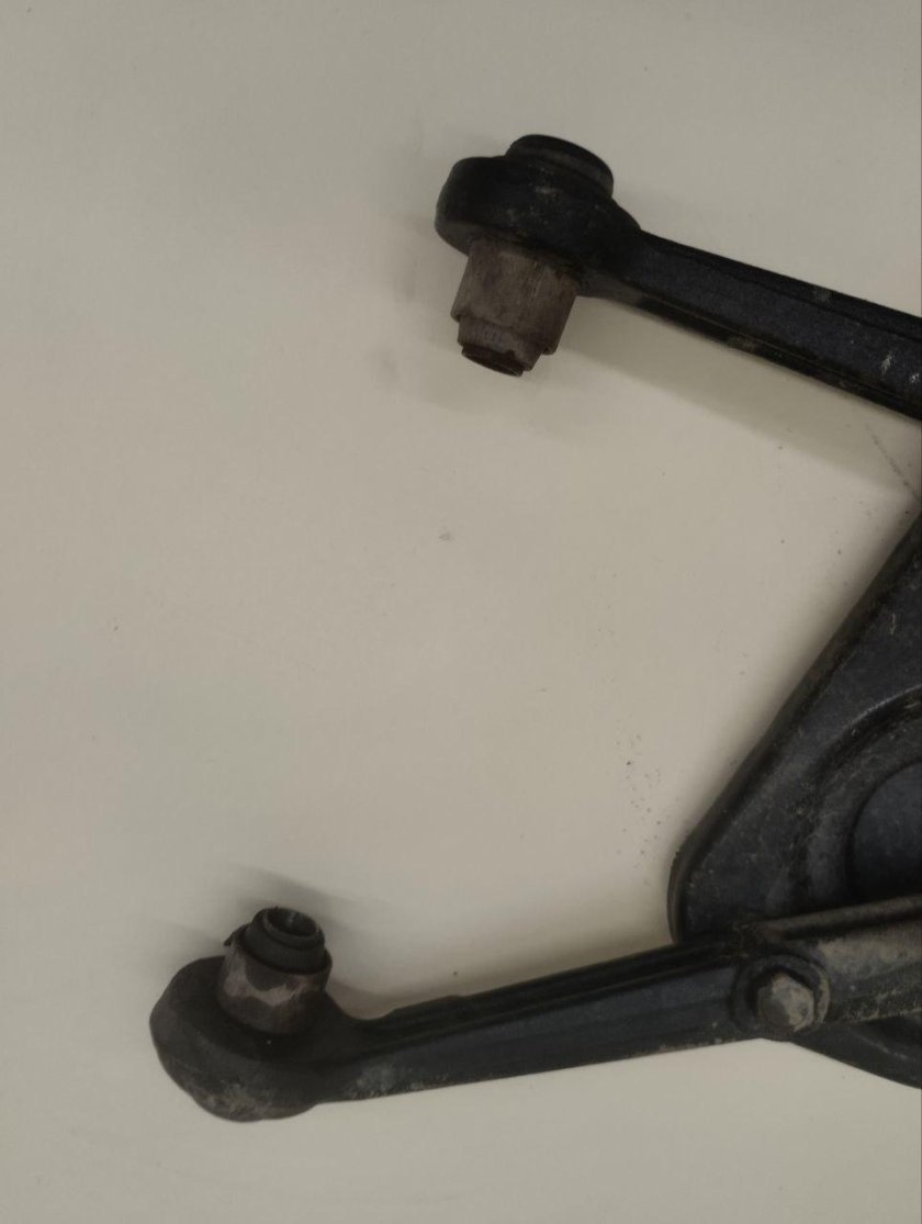 Нижний рычаг