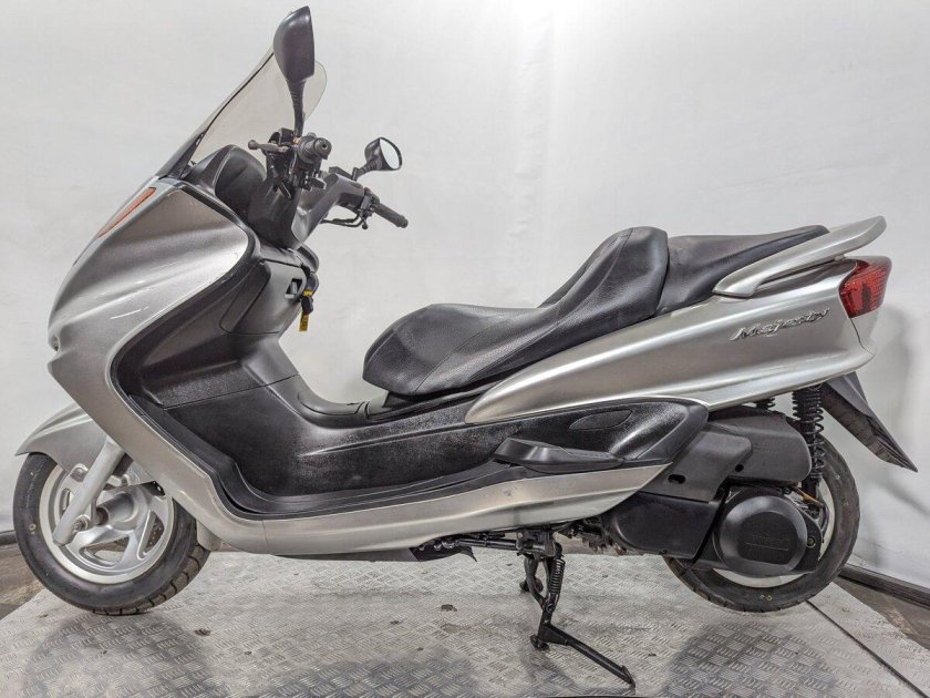 Suzuki skywave 400