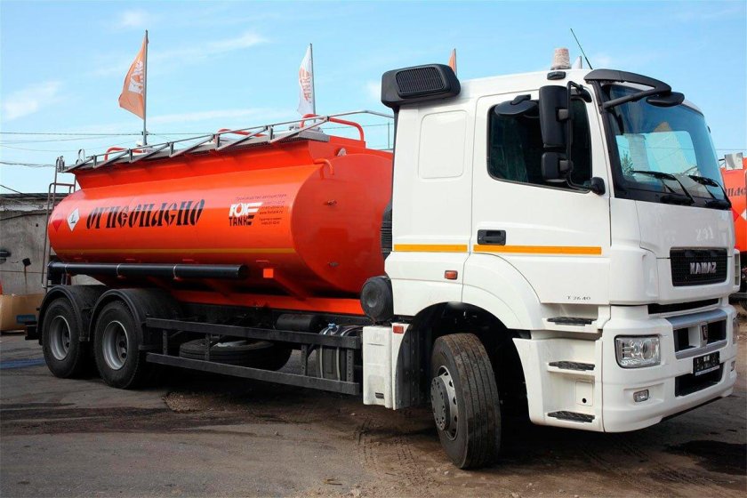 КАМАЗ 65207 топливозаправщик