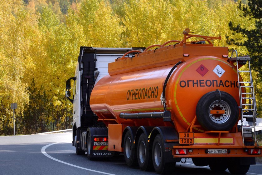 Машина нефтевоз