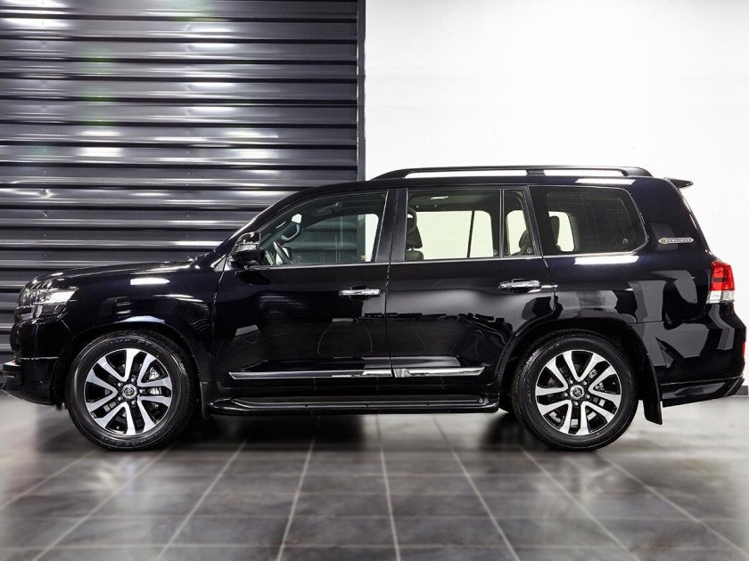 Тойота ленд Крузер 200 Экскалибур черный