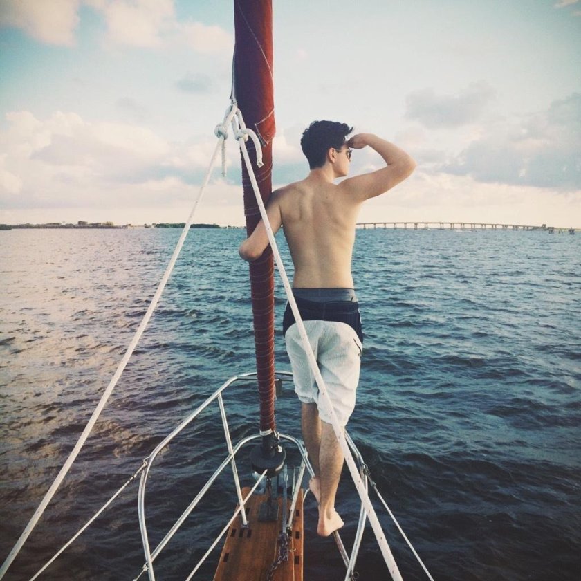 Парень на яхте