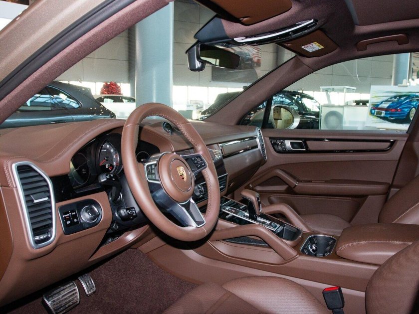 Porsche 958 Cayenne с коричневым салоном