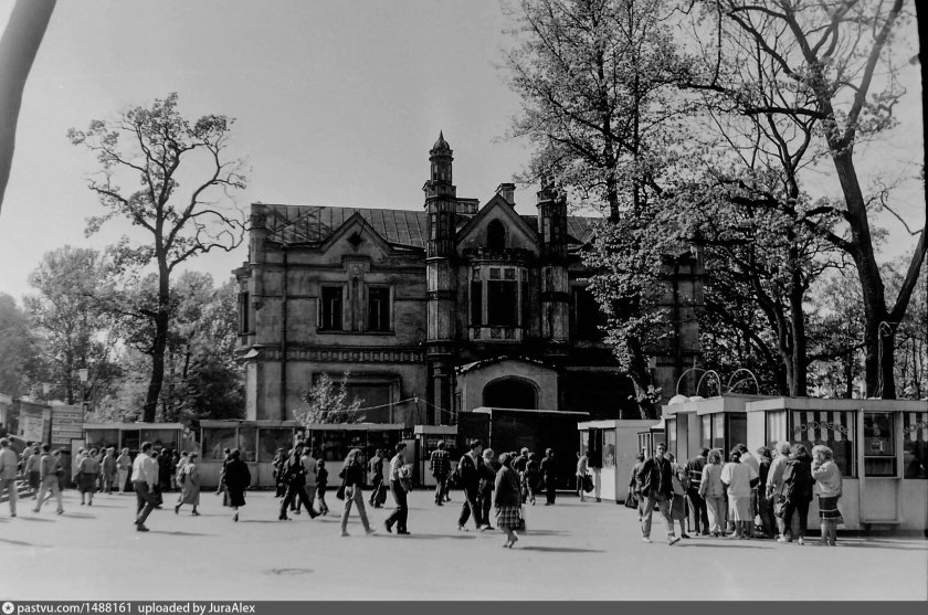 Чёрная речка (станция метро)