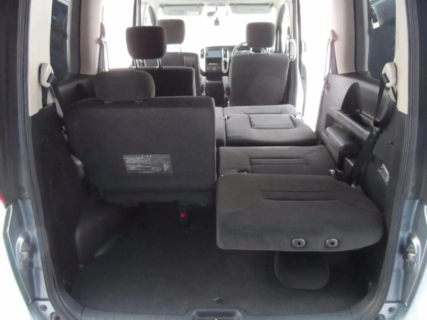 Nissan Serena 2010 салон