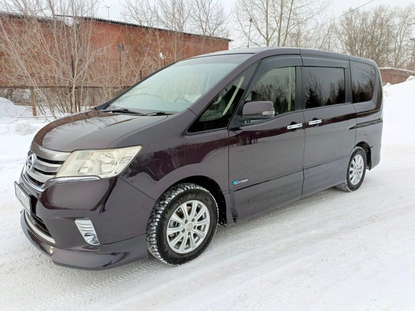 Ниссан серена 2008 года